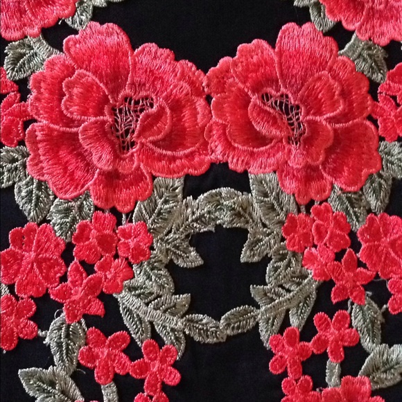 BLACK ROSE PATCH DRESS - Picture 7 of 8